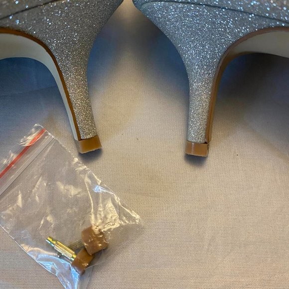 NEW Bridal / Wedding Jewel Badgley Mischka Silver Glitter Kitten Heels Sz 10 - Picture 8 of 13
